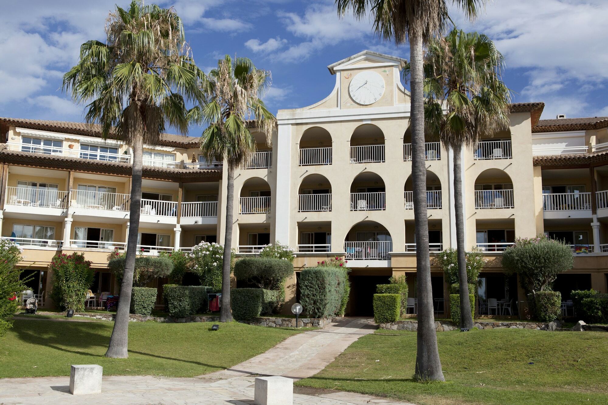Pierre & Vacances Residence Les Rivages Des Issambres Ле Исамбр Екстериор снимка